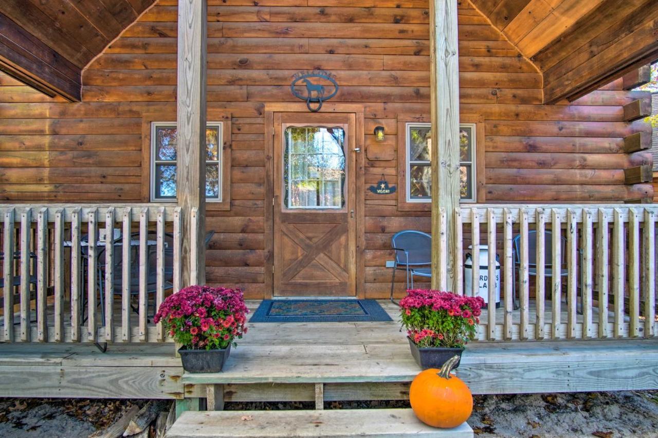 Rustic Rothbury Cabin With Resort Amenity Access! Exterior photo